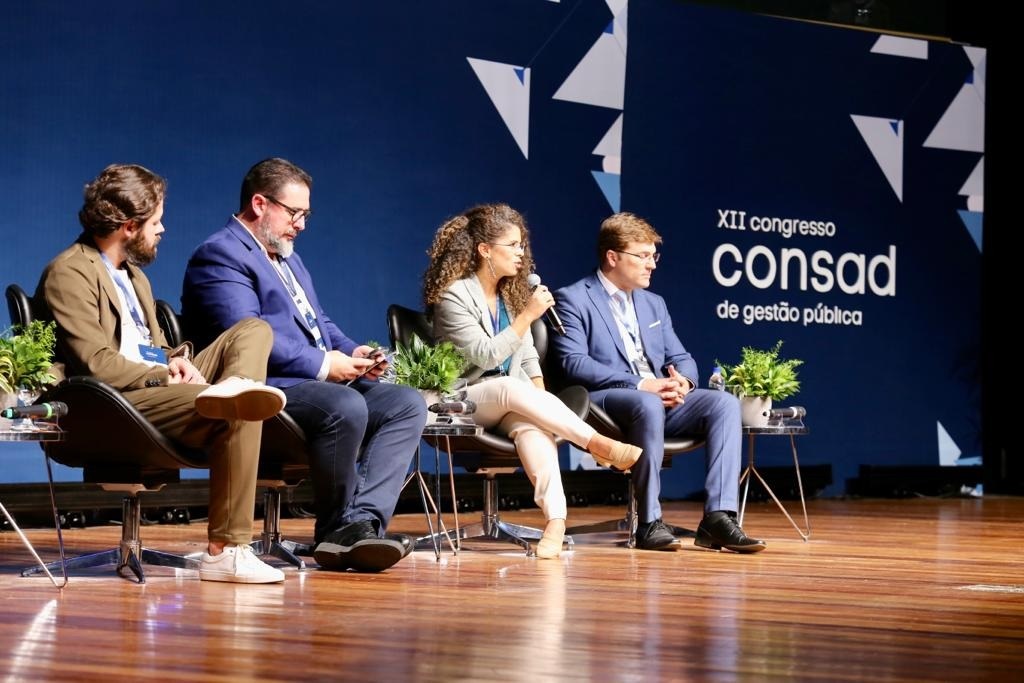 Presidente da Sanesul agradece homenagem e exalta realização do XII Congresso Consad de Gestão Pública                                                                                                                                                                                                                                                                                                                                                                                                              