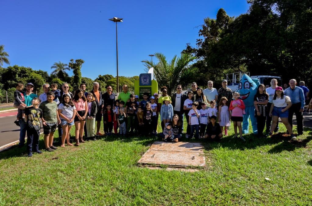 Sanesul marca presença em ação ambiental da AGEMS com plantio no Arco dos Ipês                                                                                                                                                                                                                                                                                                                                                                                                                                      