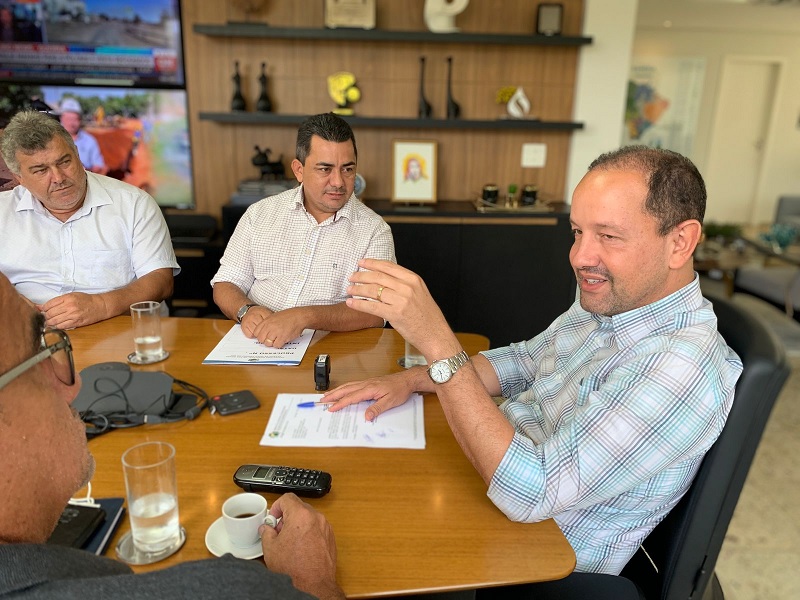 Prefeito e diretor da Sanesul discutem proposta visando reforçar segurança hídrica em Rio Negro                                                                                                                                                                                                                                                                                                                                                                                                                     