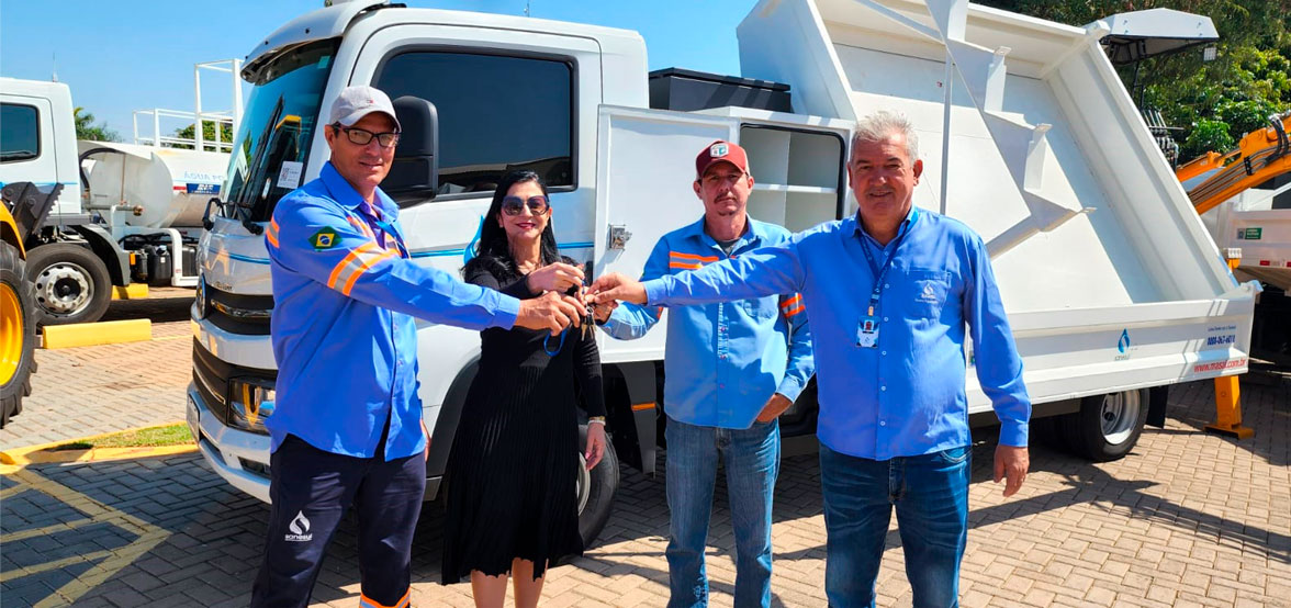 Sanesul fez entrega máquinas e caminhões que atenderão regionais                                                                                                                                                                                                                                                                                                                                                                                                                                                    
